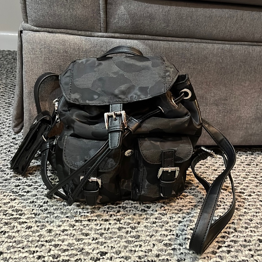 steve madden black camo mini backpack
